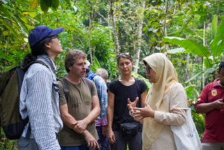 BOKU team visiting an ongoing project of Faculty of Agricultural Technology UGM where the local community investigates organic vs. conventional horticultural crop production, and cash cropping in agroforestry systems to improve local production and marketing.
