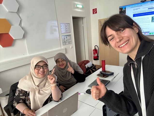 Impressions from the work on the Teaching Clinic Indonesia.