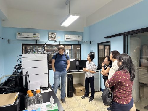 Robert Kourist, Irene Rodriguez: Lab Tour at University of Philippines