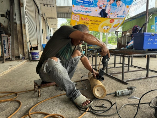 Bamboo sample preparation for bolt bearing test