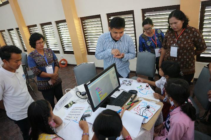 Workshop for elementary school students with teachers observing - Programming Module (Ozobots)